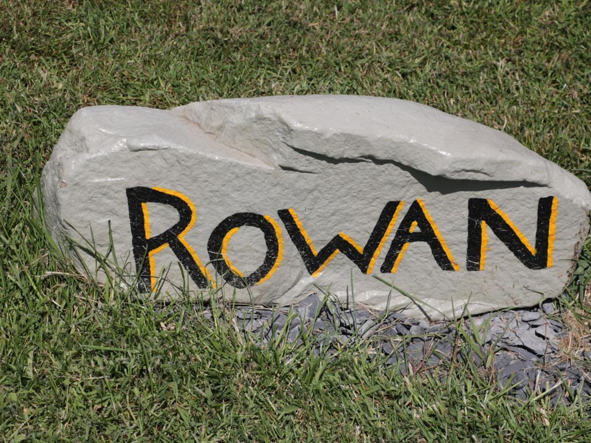 Rowan Villa Ulverston Bagian luar foto